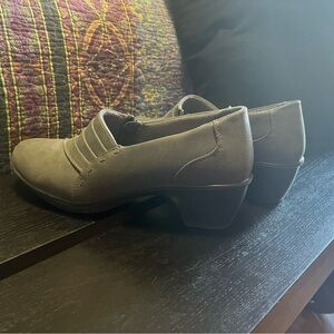 Easy Street comfort size 11